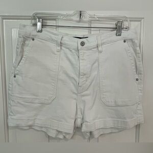 White jean shorts size 31